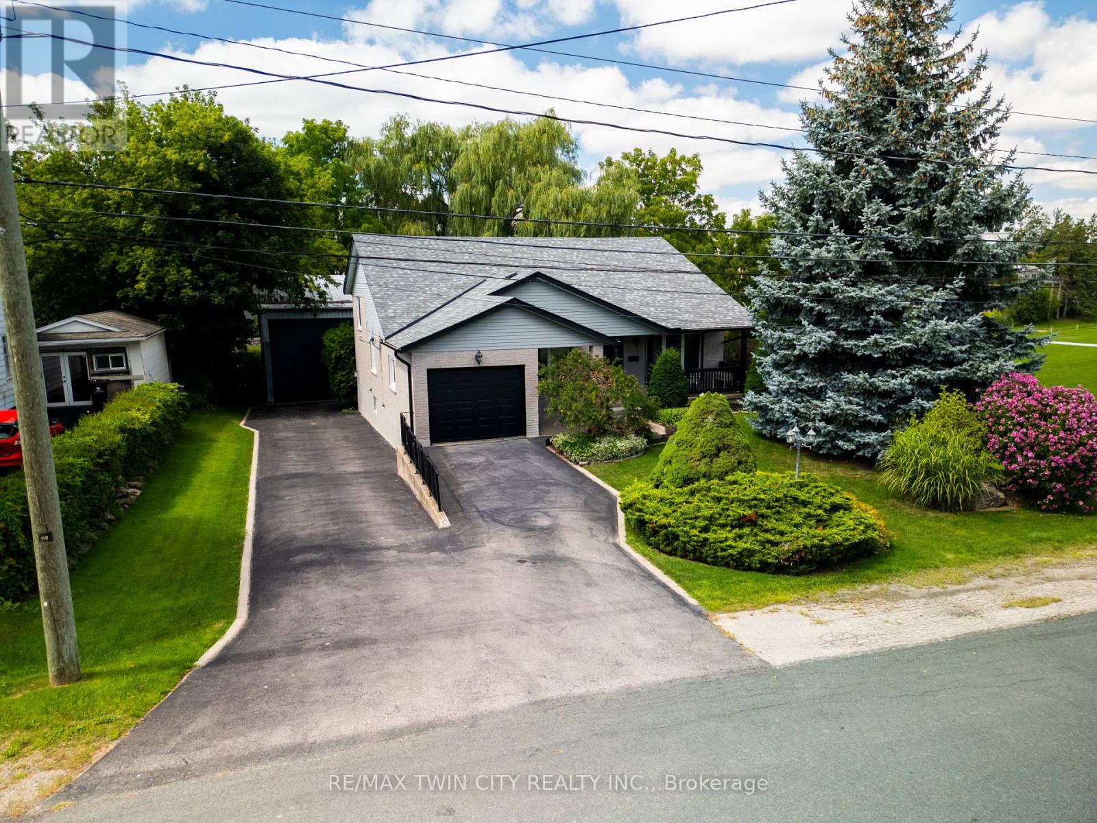 108 Queensway Drive, Woolwich, Ontario  N3B 2T5 - Photo 2 - X13688808
