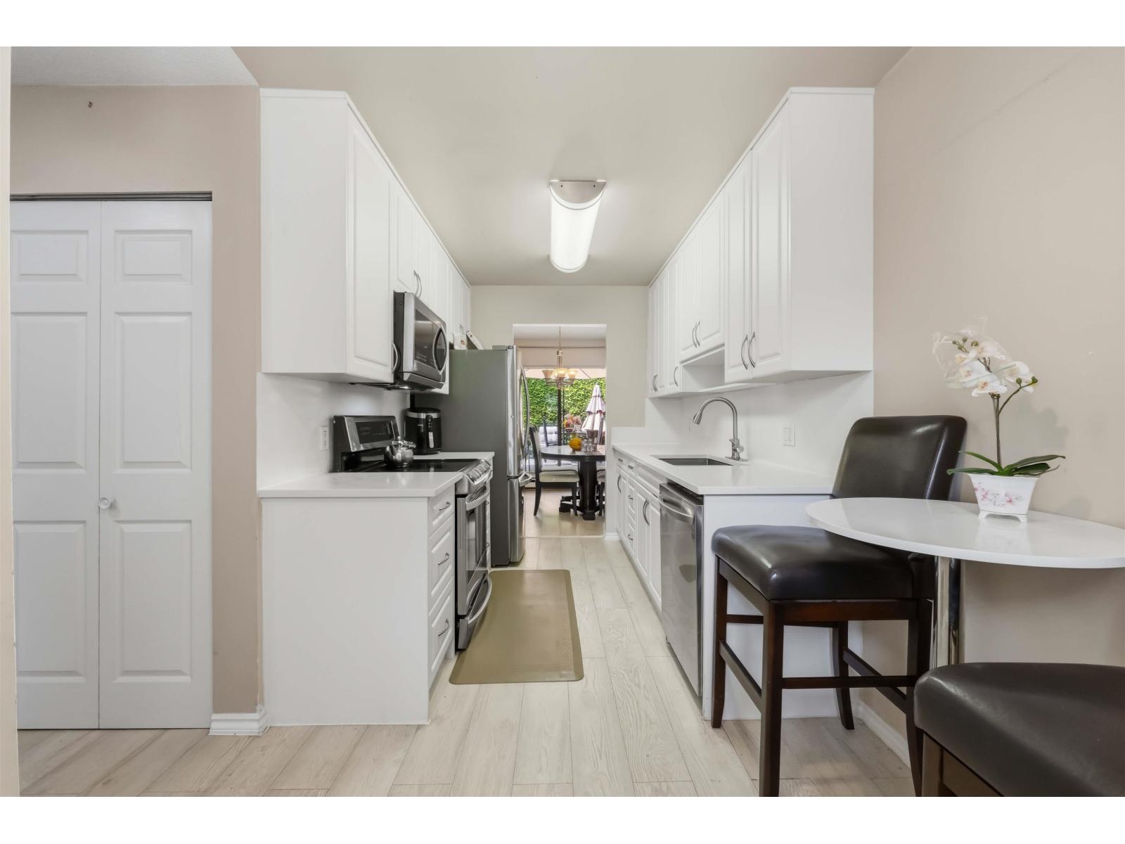 2 10094 154 Street, Surrey, British Columbia  V3R 4J6 - Photo 4 - R3156538