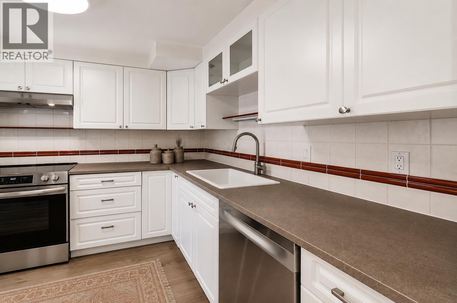 962 E 11th Avenue, Vancouver, British Columbia  V5T 2E9 - Photo 11 - R3156769