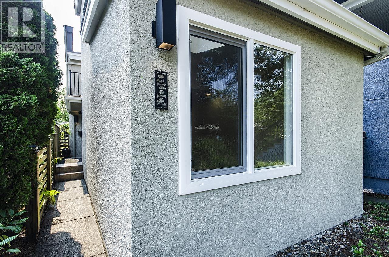 962 E 11th Avenue, Vancouver, British Columbia  V5T 2E9 - Photo 3 - R3156769