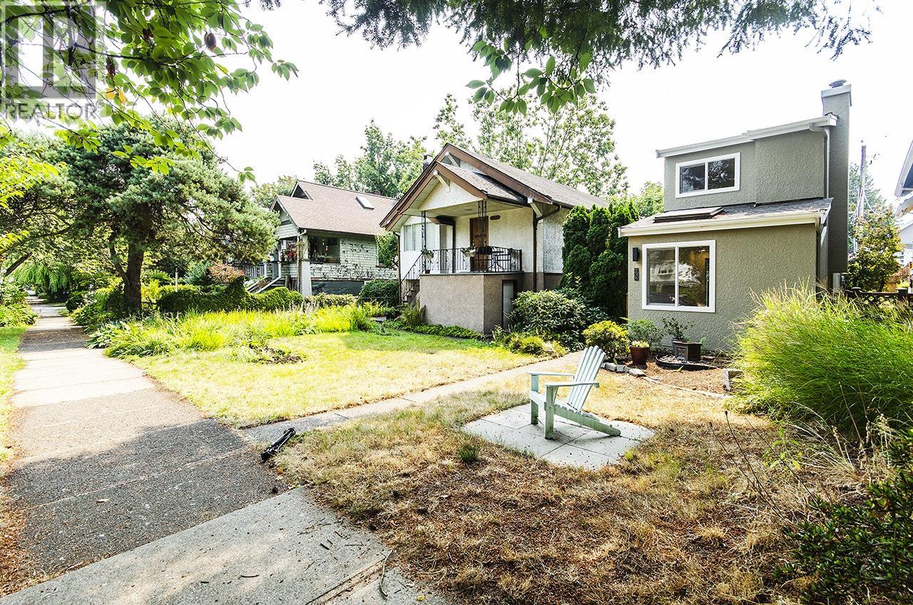 962 E 11th Avenue, Vancouver, British Columbia  V5T 2E9 - Photo 2 - R3156769