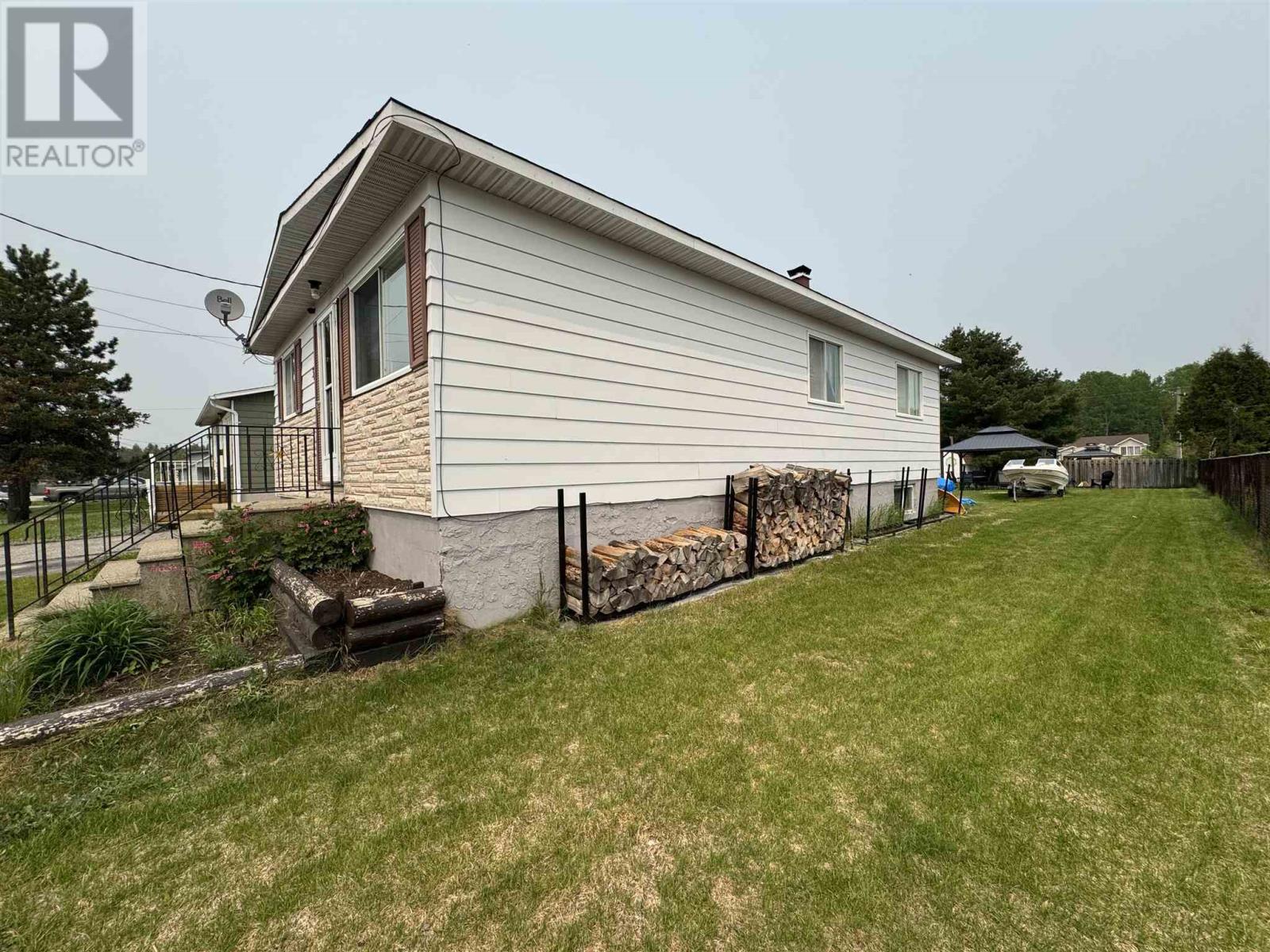 38 Richard St, Chapleau, Ontario  P0M 1K0 - Photo 3 - SM260953