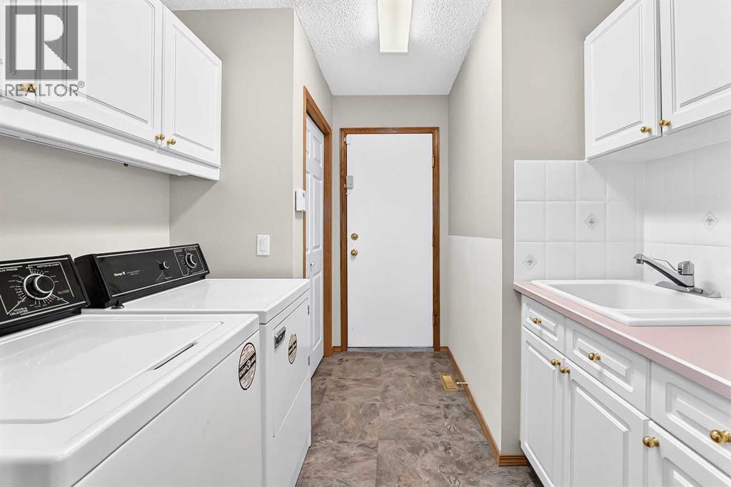 2917 Signal Hill Heights SW, Calgary, Alberta  T3H 2X4 - Photo 16 - A2338433