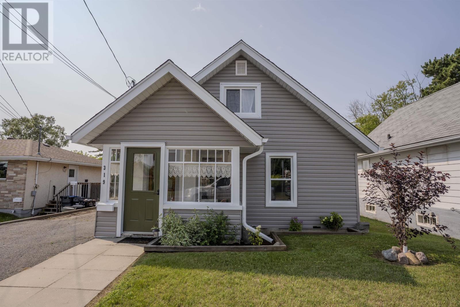 319 Lillian ST, Thunder Bay, Ontario