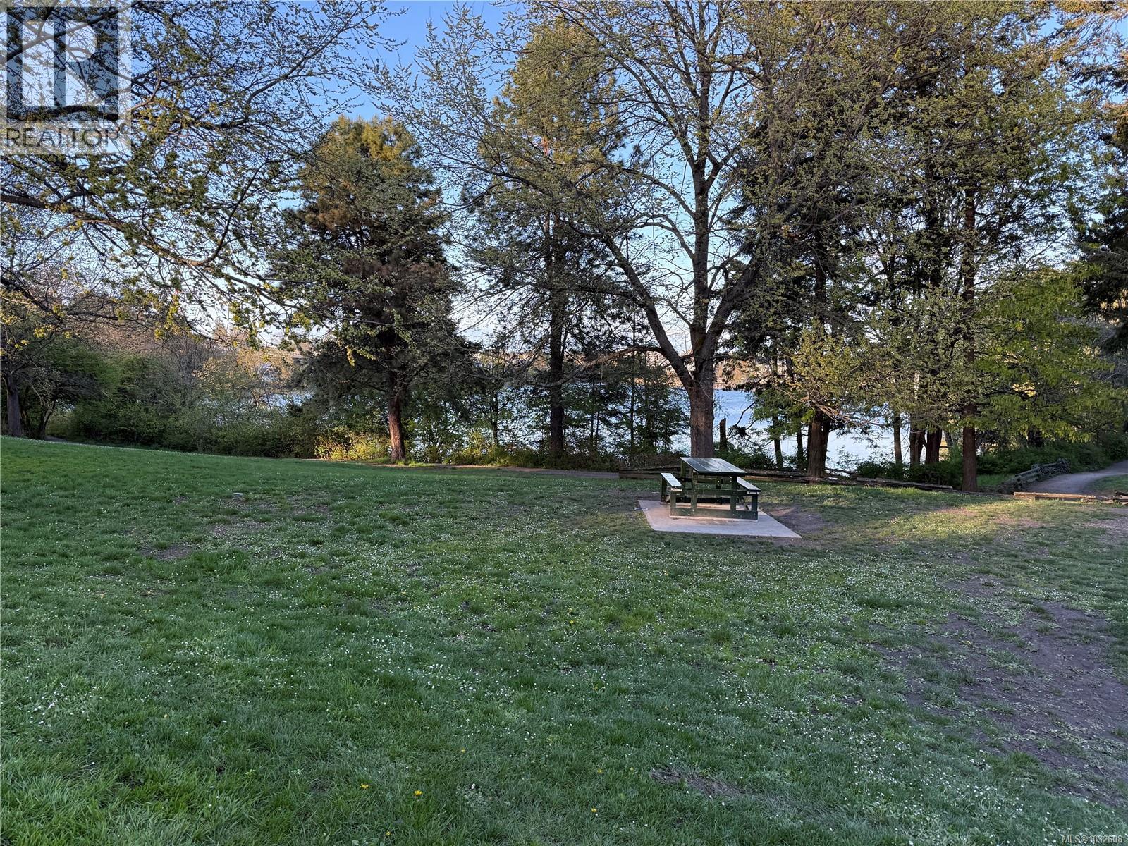 5 1035 Russell St, Victoria, British Columbia  V9A 3Y2 - Photo 13 - 1032608