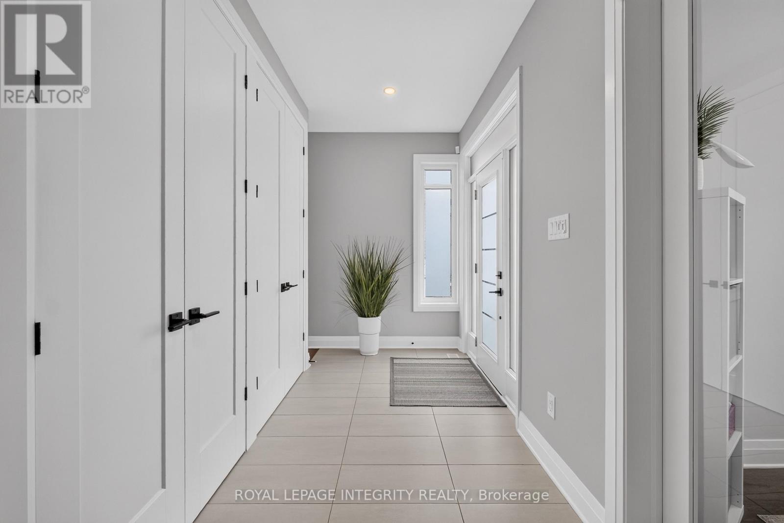 643 Gendarme Circle, Ottawa, Ontario K1W 0R5 - Photo 4 - X13688994