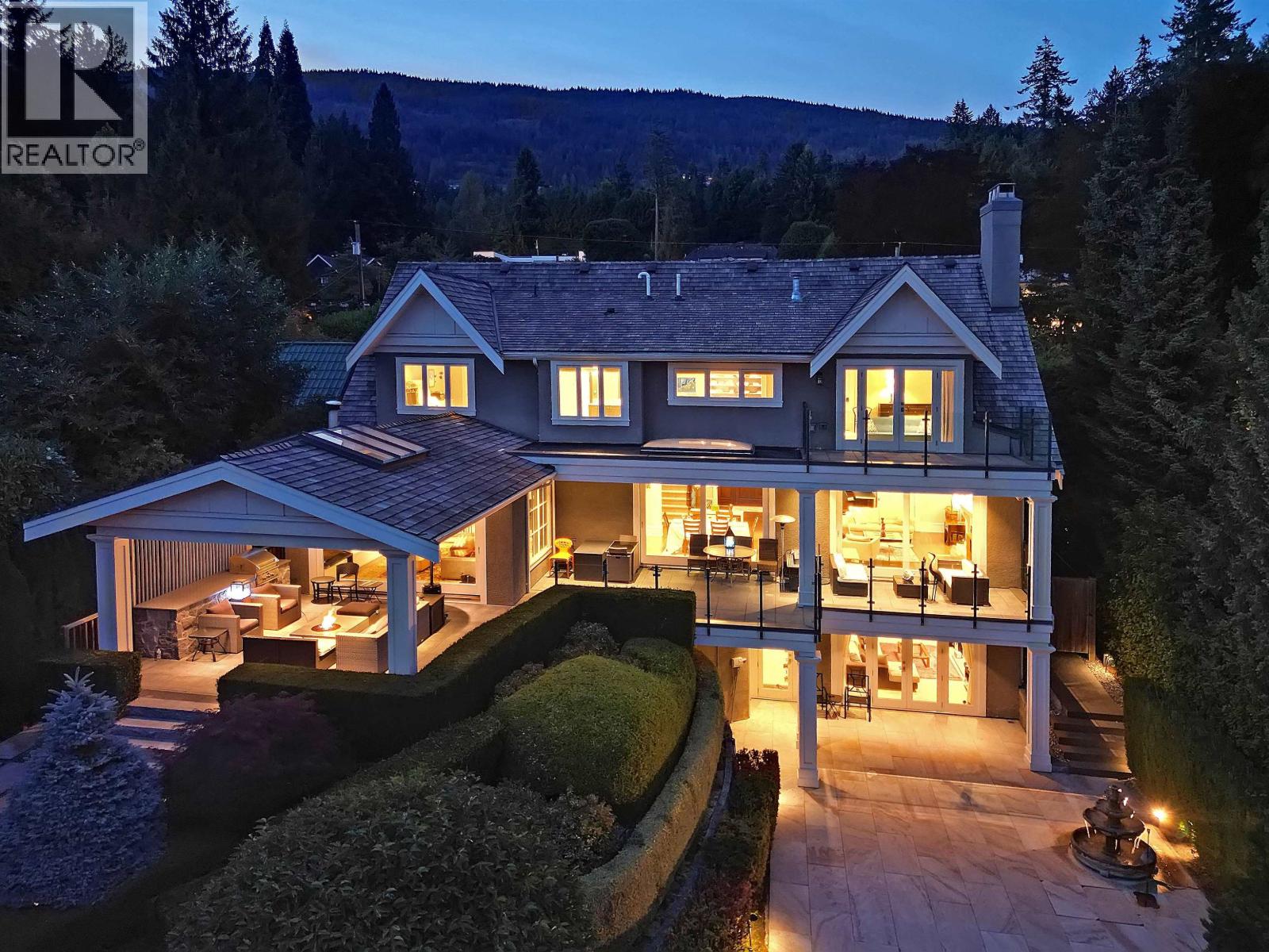 2920 MATHERS AVENUE, West Vancouver, British Columbia