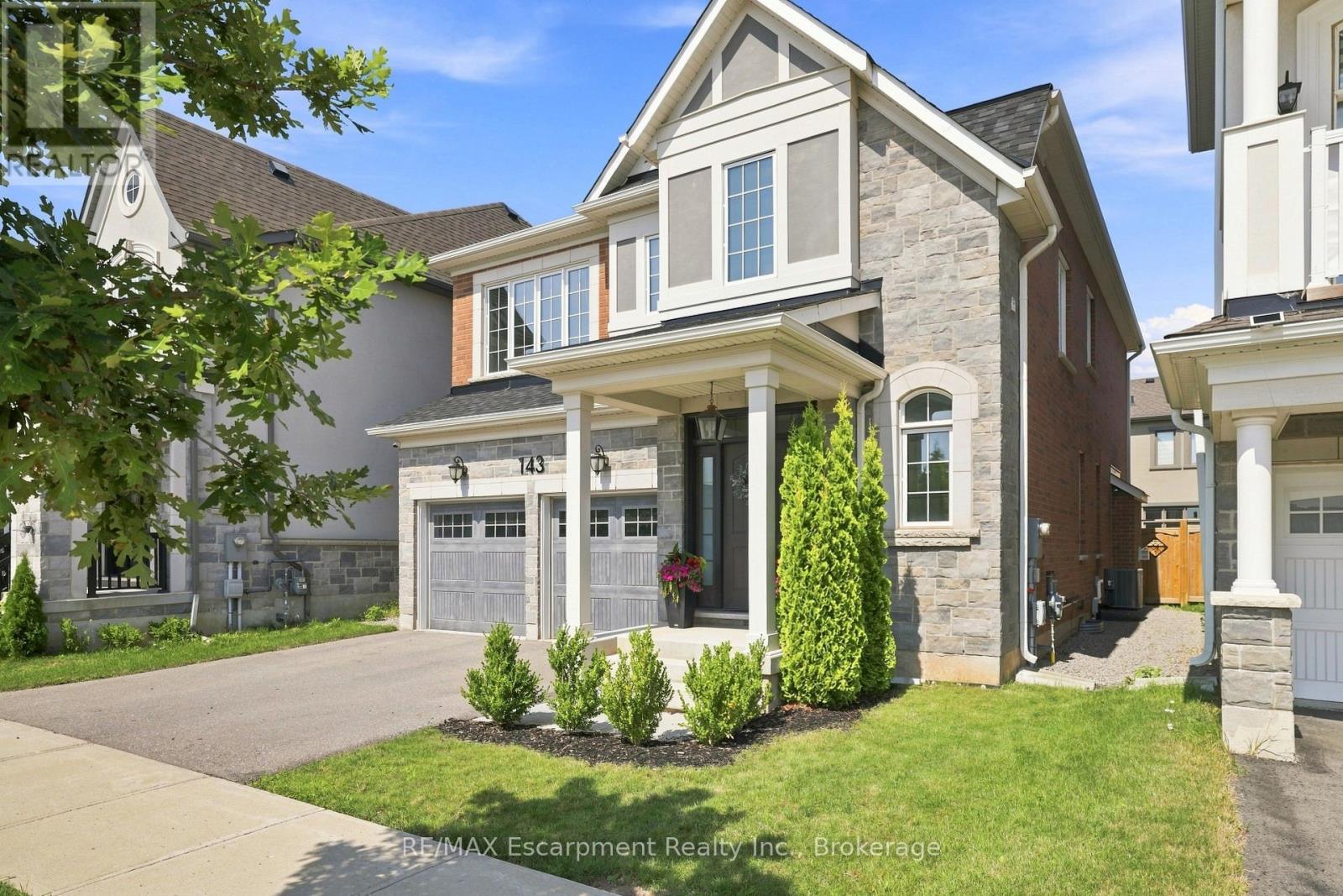 143 Threshing Mill Boulevard, Oakville, Ontario  L6H 0V5 - Photo 2 - W13689008