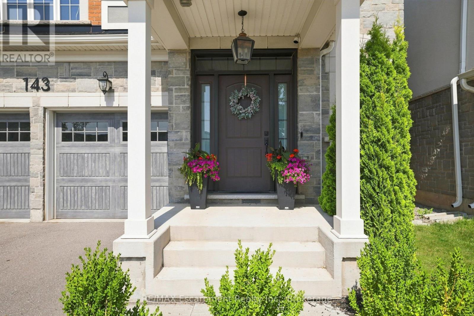 143 Threshing Mill Boulevard, Oakville, Ontario  L6H 0V5 - Photo 3 - W13689008