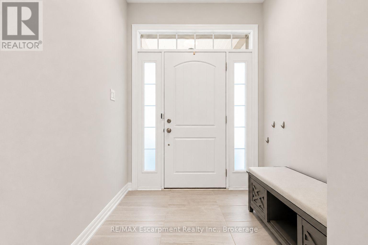 143 Threshing Mill Boulevard, Oakville, Ontario  L6H 0V5 - Photo 4 - W13689008