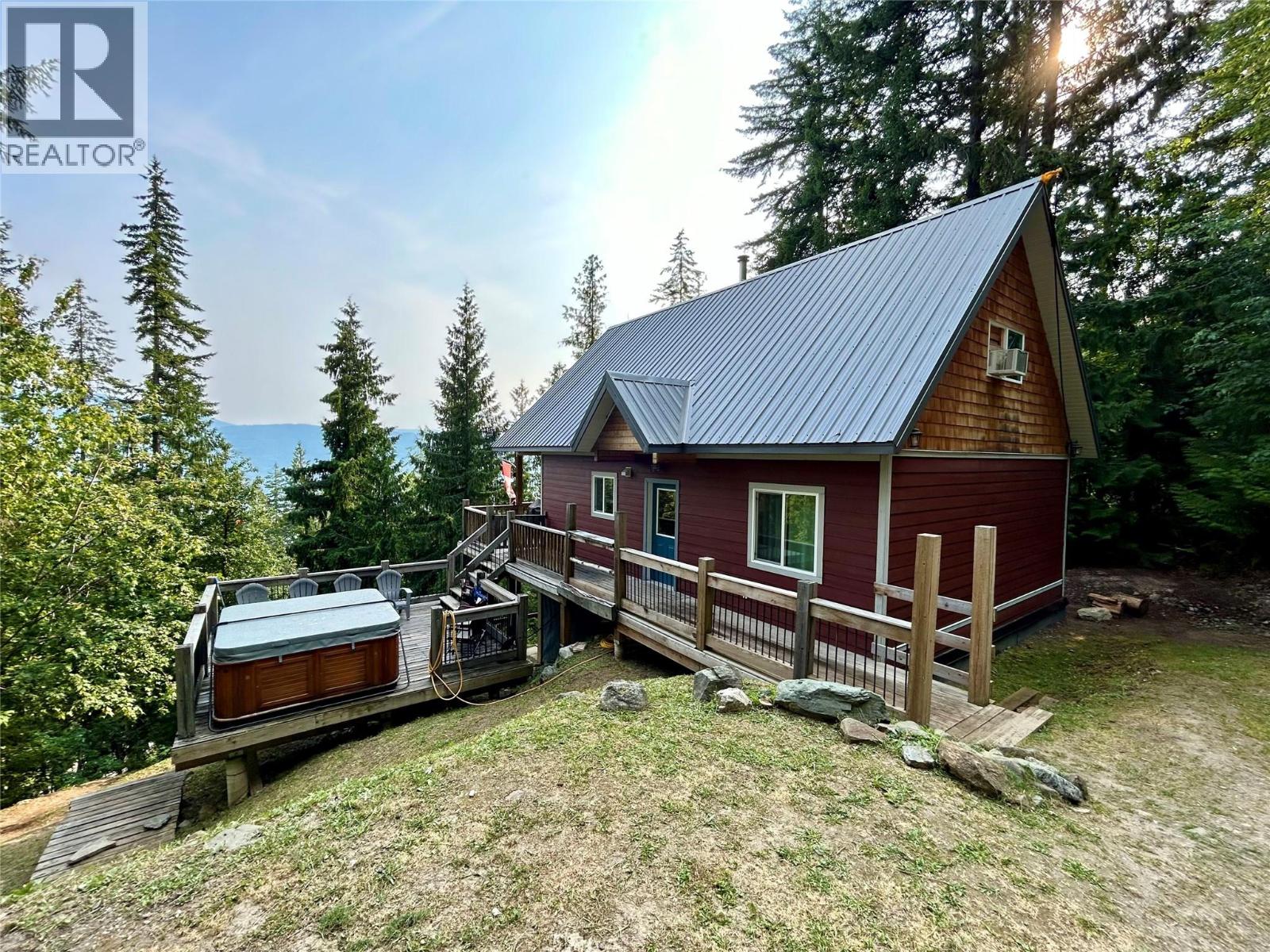 3000 Vickers Trail, Anglemont, British Columbia  V0E 1M8 - Photo 28 - 10398003