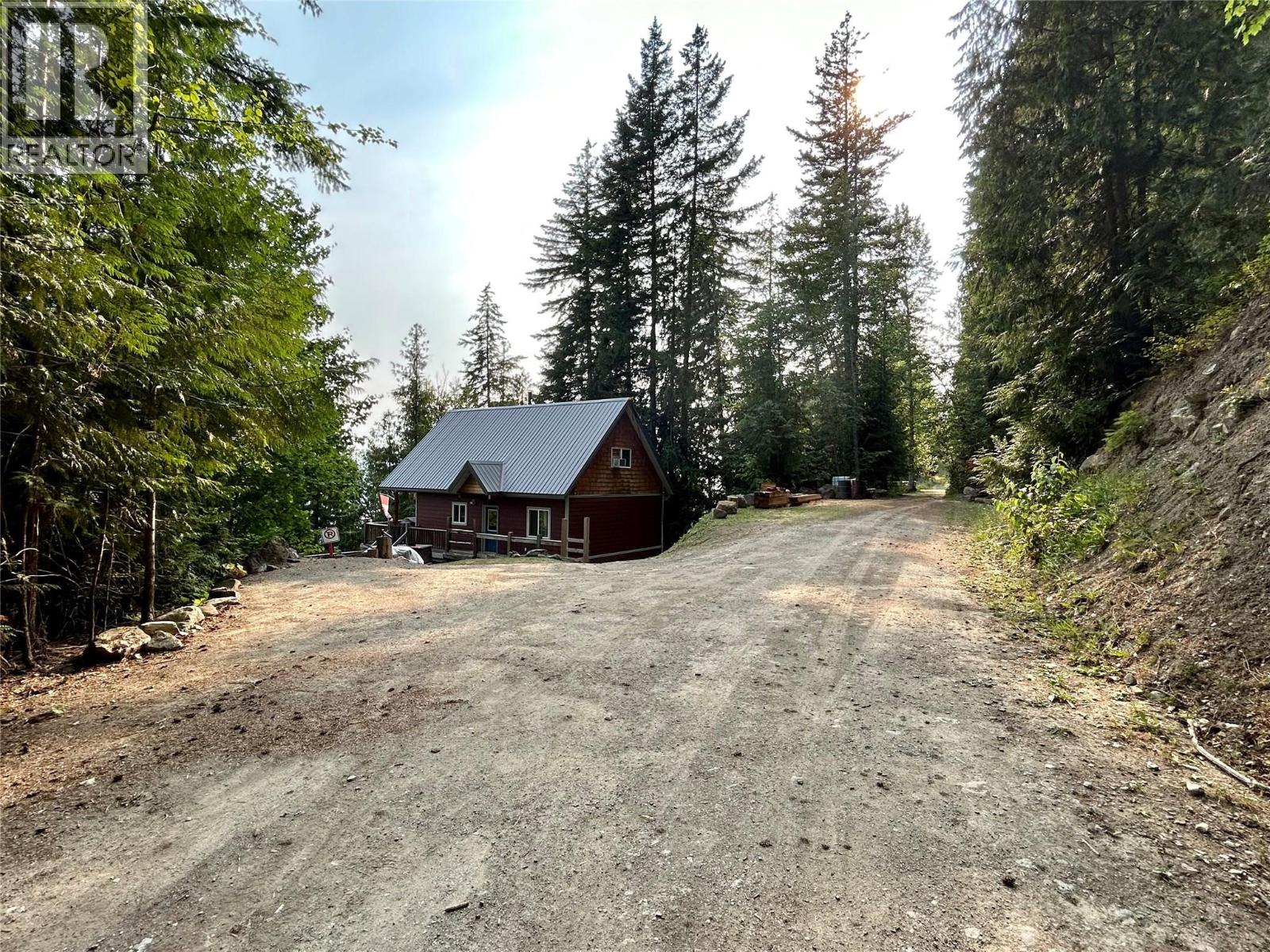 3000 Vickers Trail, Anglemont, British Columbia  V0E 1M8 - Photo 30 - 10398003
