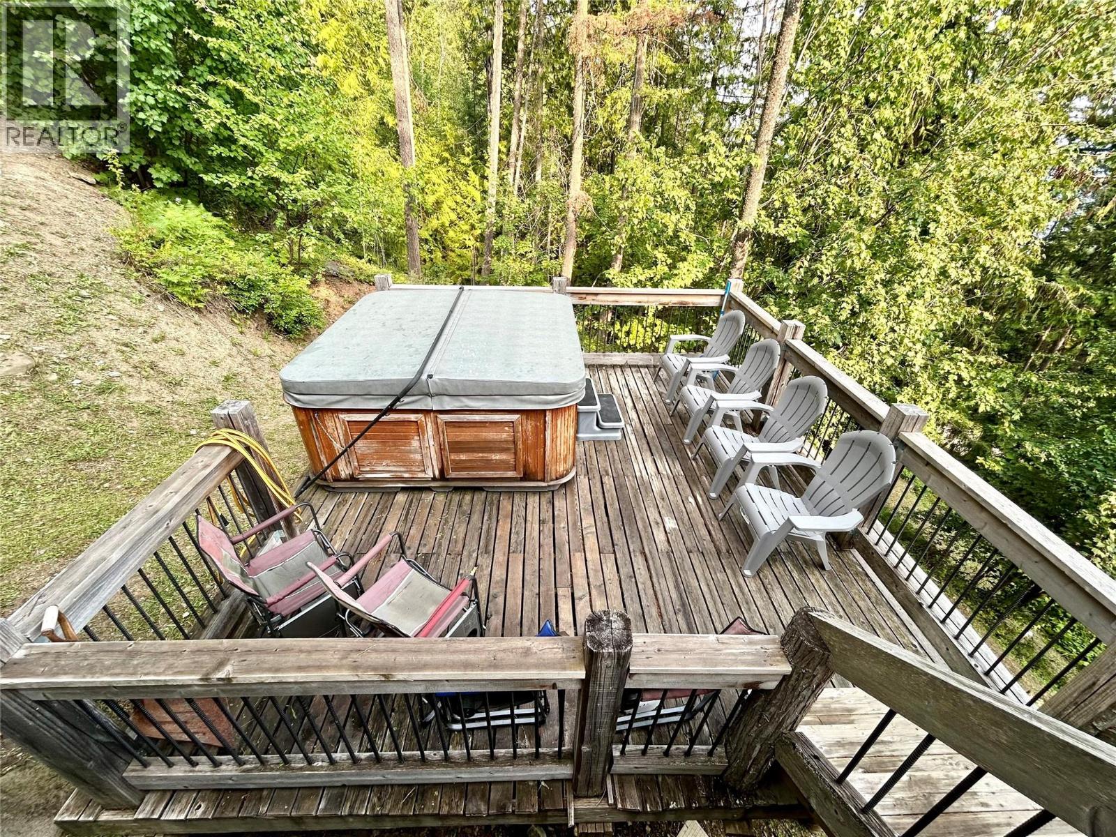 3000 Vickers Trail, Anglemont, British Columbia  V0E 1M8 - Photo 25 - 10398003