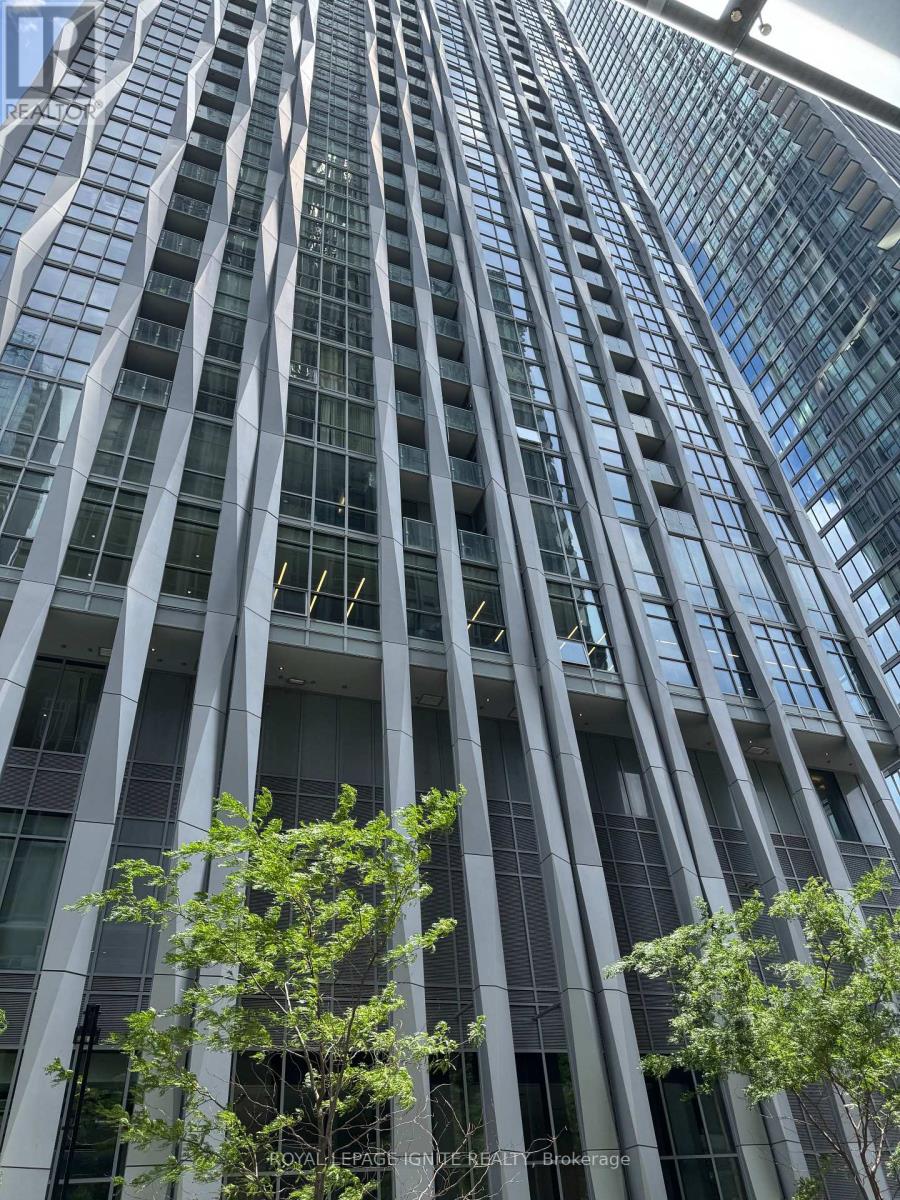2402 - 1 Yorkville Avenue, Toronto, Ontario  M4W 0B1 - Photo 1 - C13689010