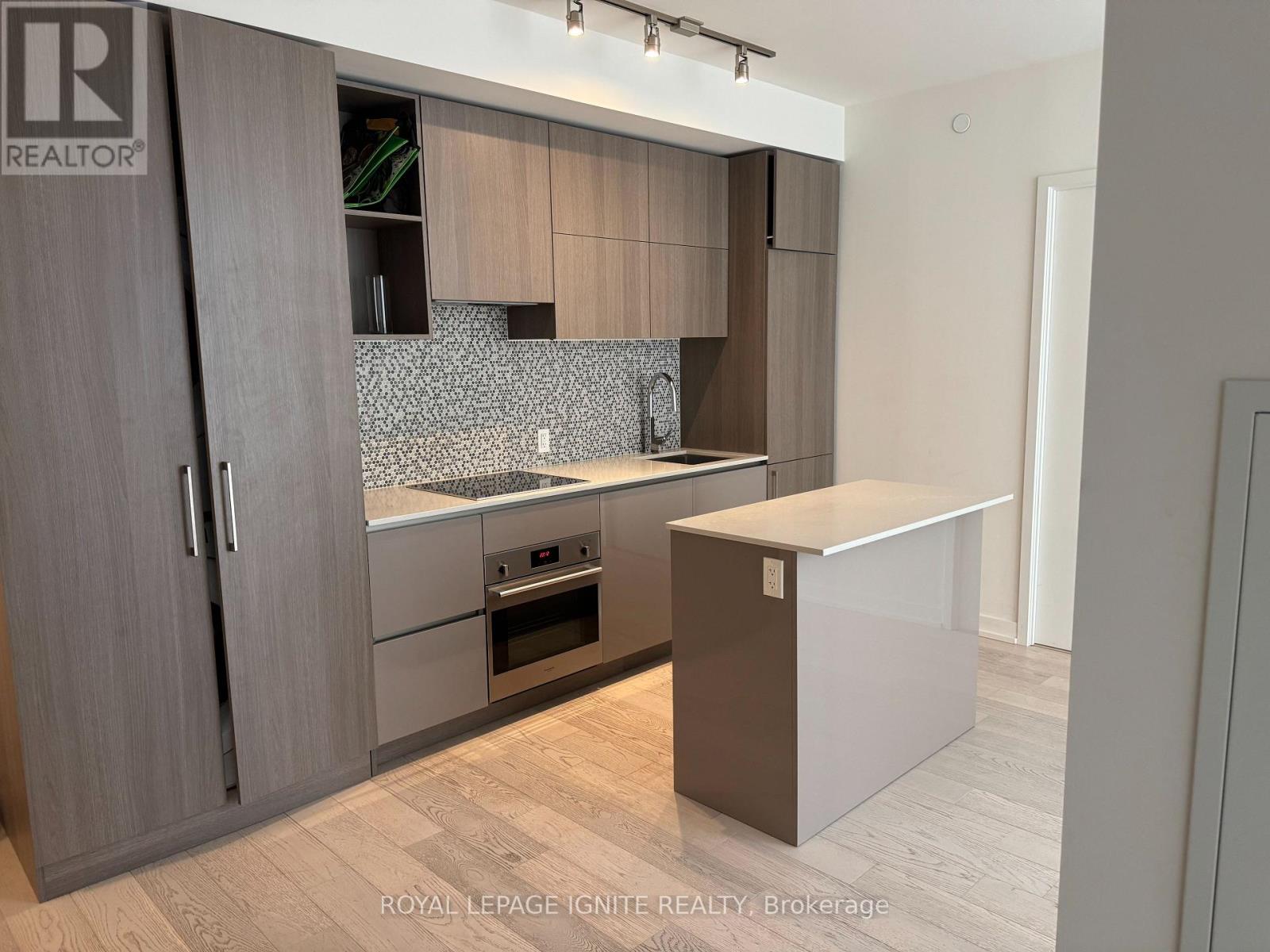 2402 - 1 Yorkville Avenue, Toronto, Ontario  M4W 0B1 - Photo 10 - C13689010
