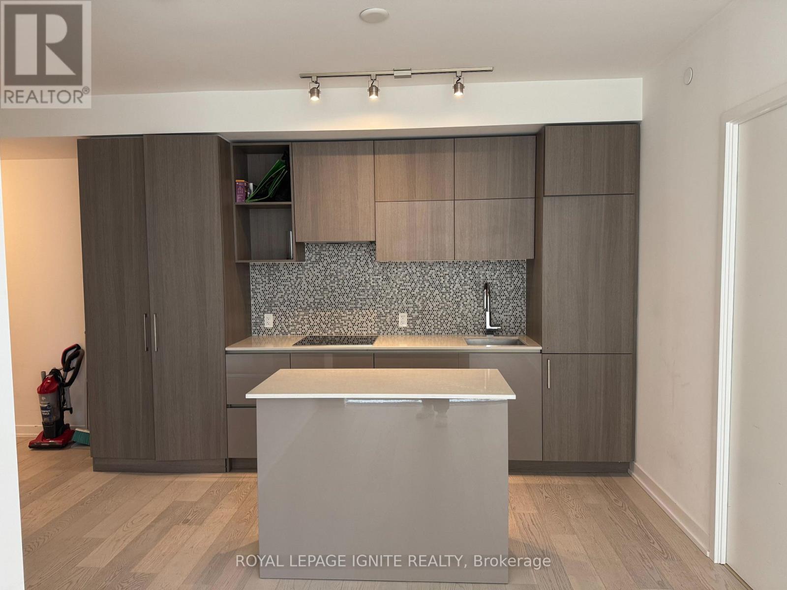 2402 - 1 Yorkville Avenue, Toronto, Ontario  M4W 0B1 - Photo 12 - C13689010