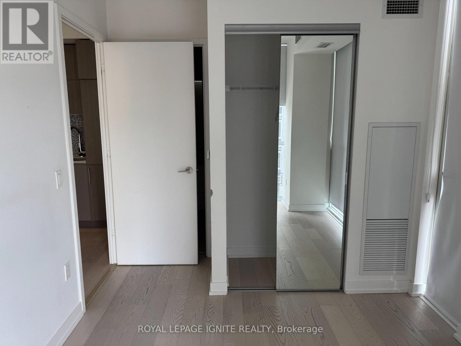 2402 - 1 Yorkville Avenue, Toronto, Ontario  M4W 0B1 - Photo 19 - C13689010