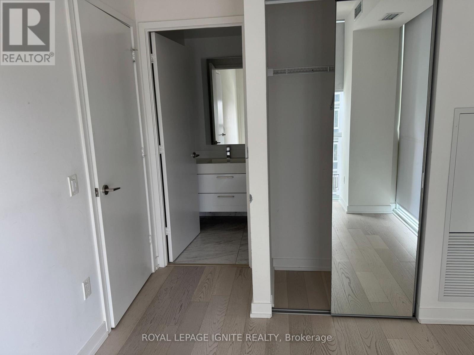 2402 - 1 Yorkville Avenue, Toronto, Ontario  M4W 0B1 - Photo 20 - C13689010