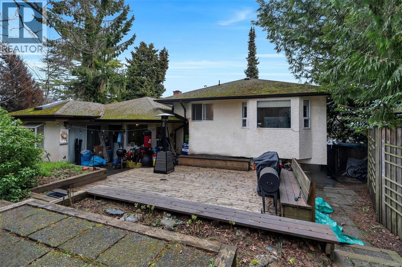3410 Browning St, Saanich, British Columbia  V8P 4E1 - Photo 24 - 1040805