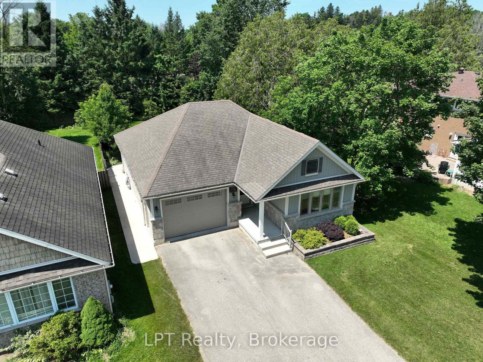 152 Kincardine Street N, West Grey, Ontario  N0G 1R0 - Photo 2 - X13570692