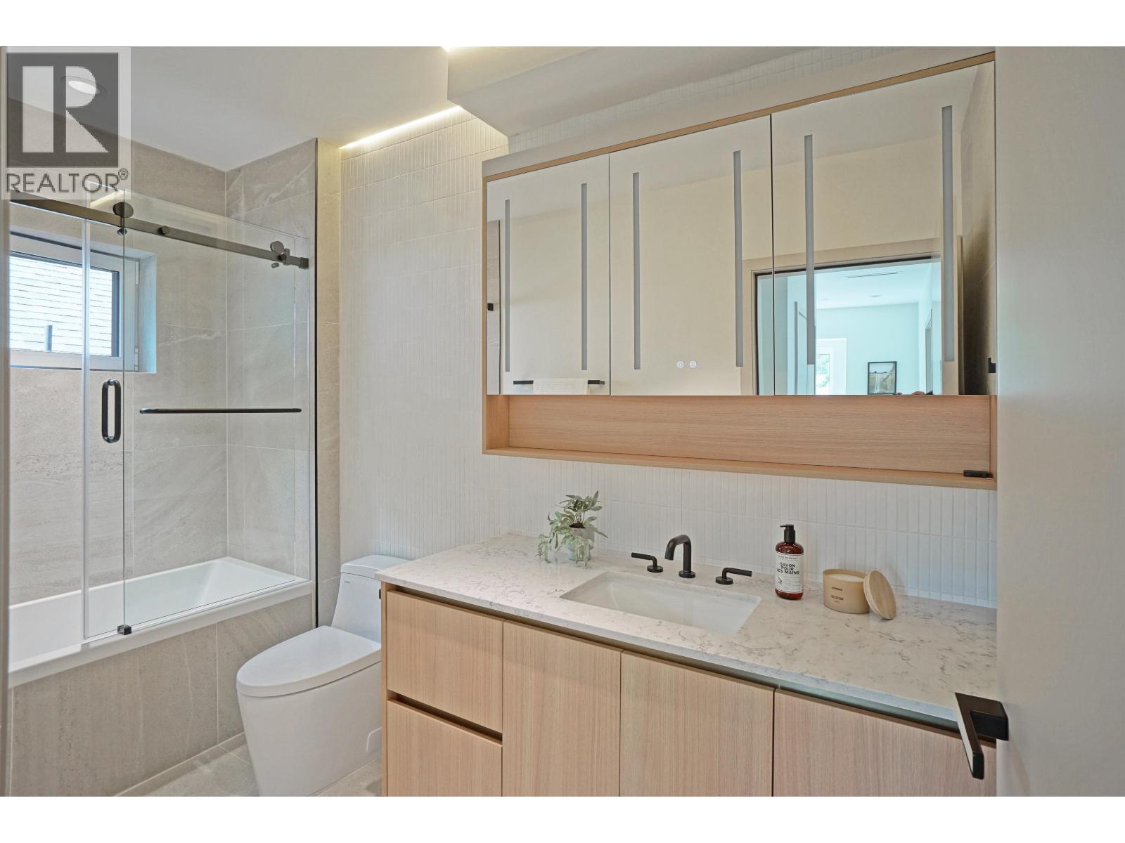 1 3315 W 10th Street, Vancouver, British Columbia  V6R 2E5 - Photo 12 - R3156895