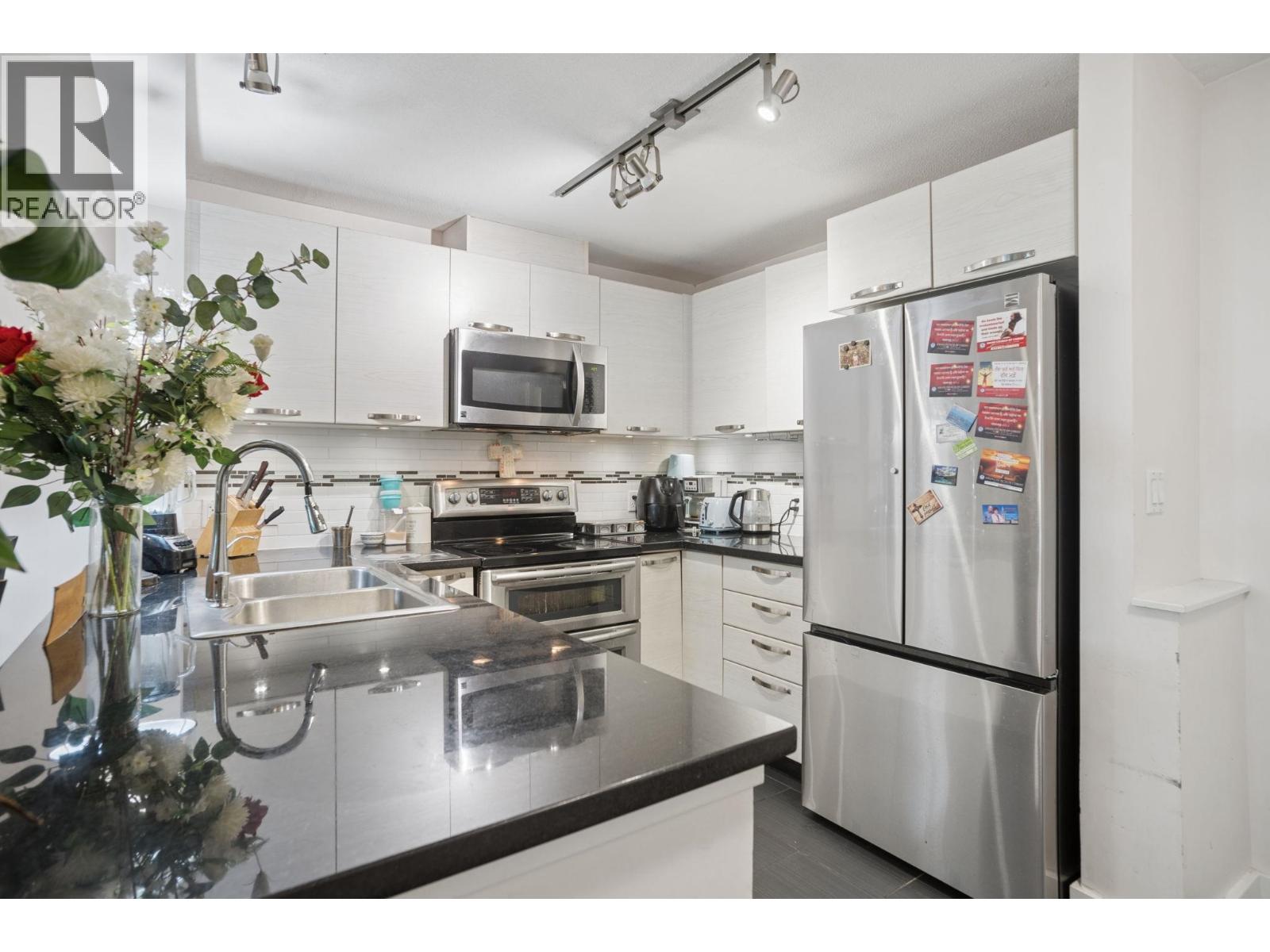 107 7478 Byrnepark Walk, Burnaby, British Columbia  V3N 0B5 - Photo 11 - R3156897