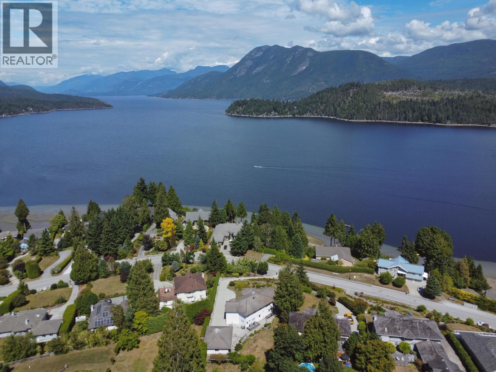 6453 N Gale Avenue, Sechelt, British Columbia  V7Z 0L1 - Photo 34 - R3156883