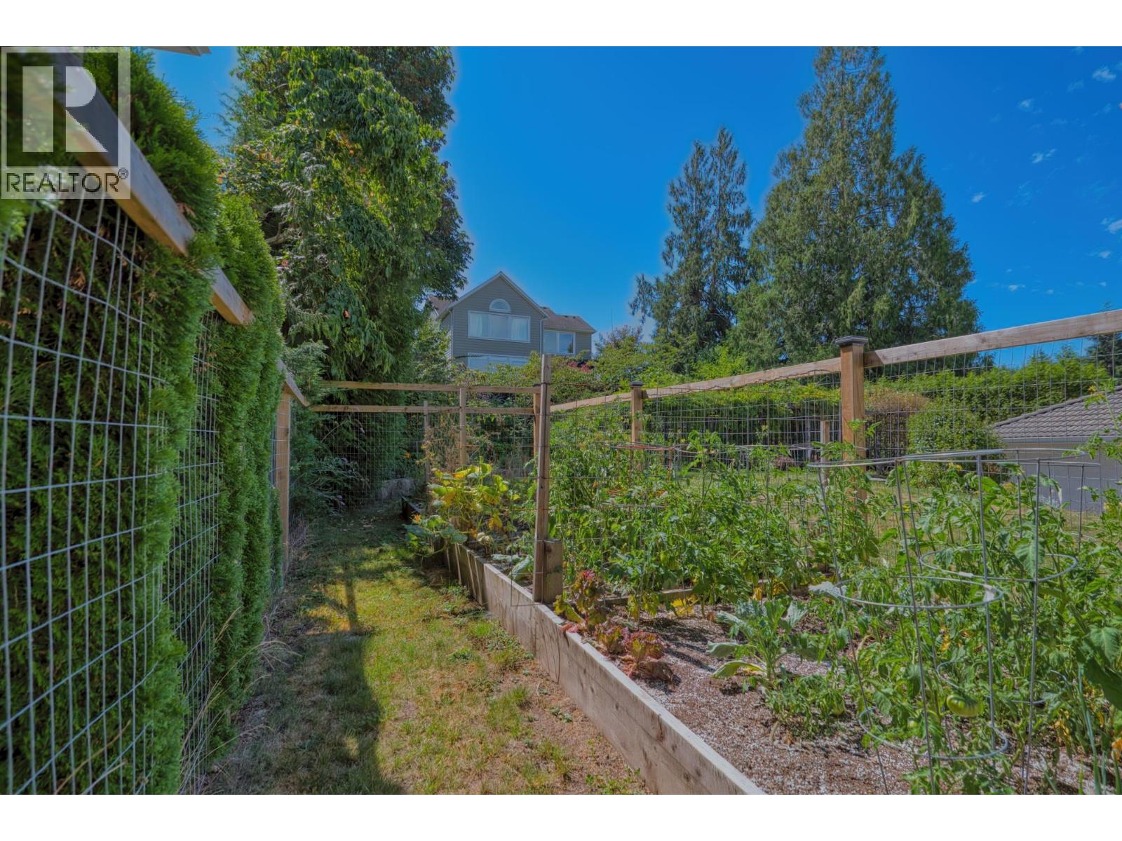 6453 N Gale Avenue, Sechelt, British Columbia  V7Z 0L1 - Photo 39 - R3156883