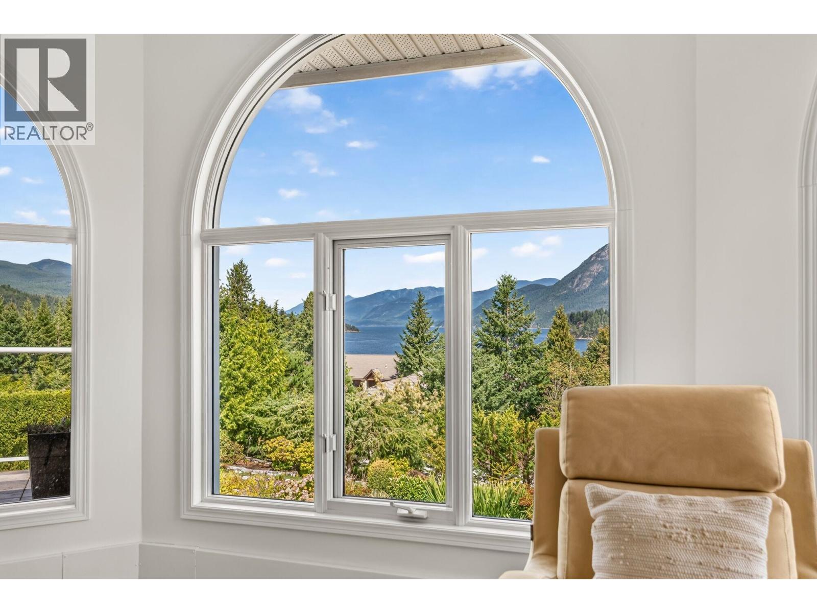 6453 N Gale Avenue, Sechelt, British Columbia  V7Z 0L1 - Photo 8 - R3156883