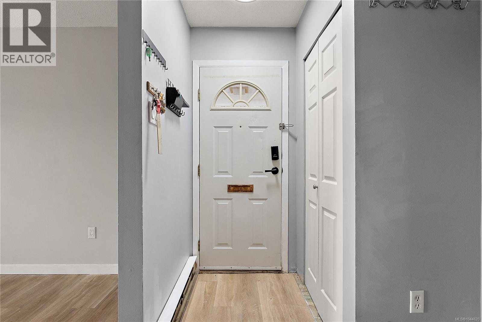 101 724 Sea Terr, Victoria, British Columbia V9A 3R6 - Photo 5 - 1044620
