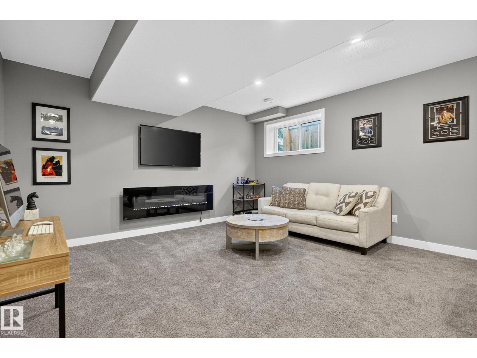 8809 148 ST NW
