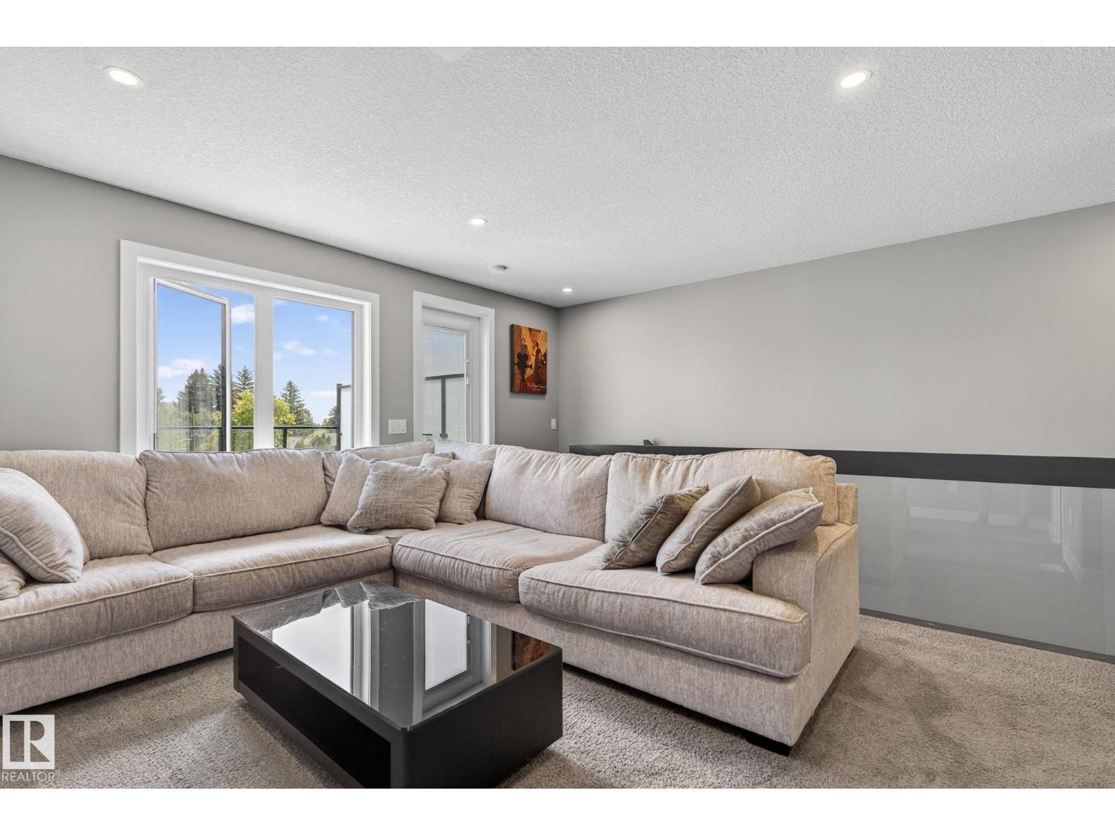 8809 148 ST NW