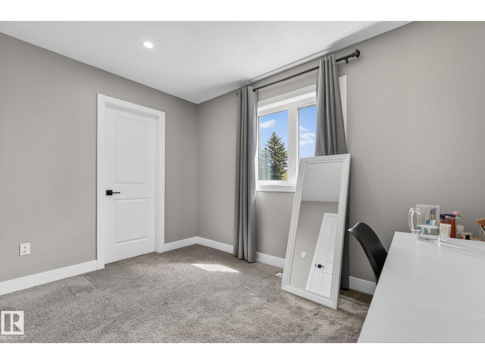 8809 148 ST NW
