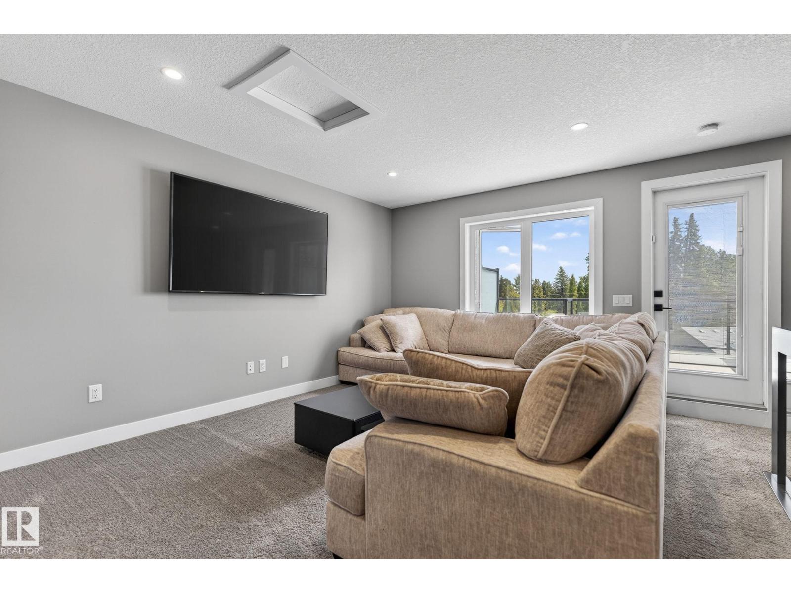 8809 148 ST NW