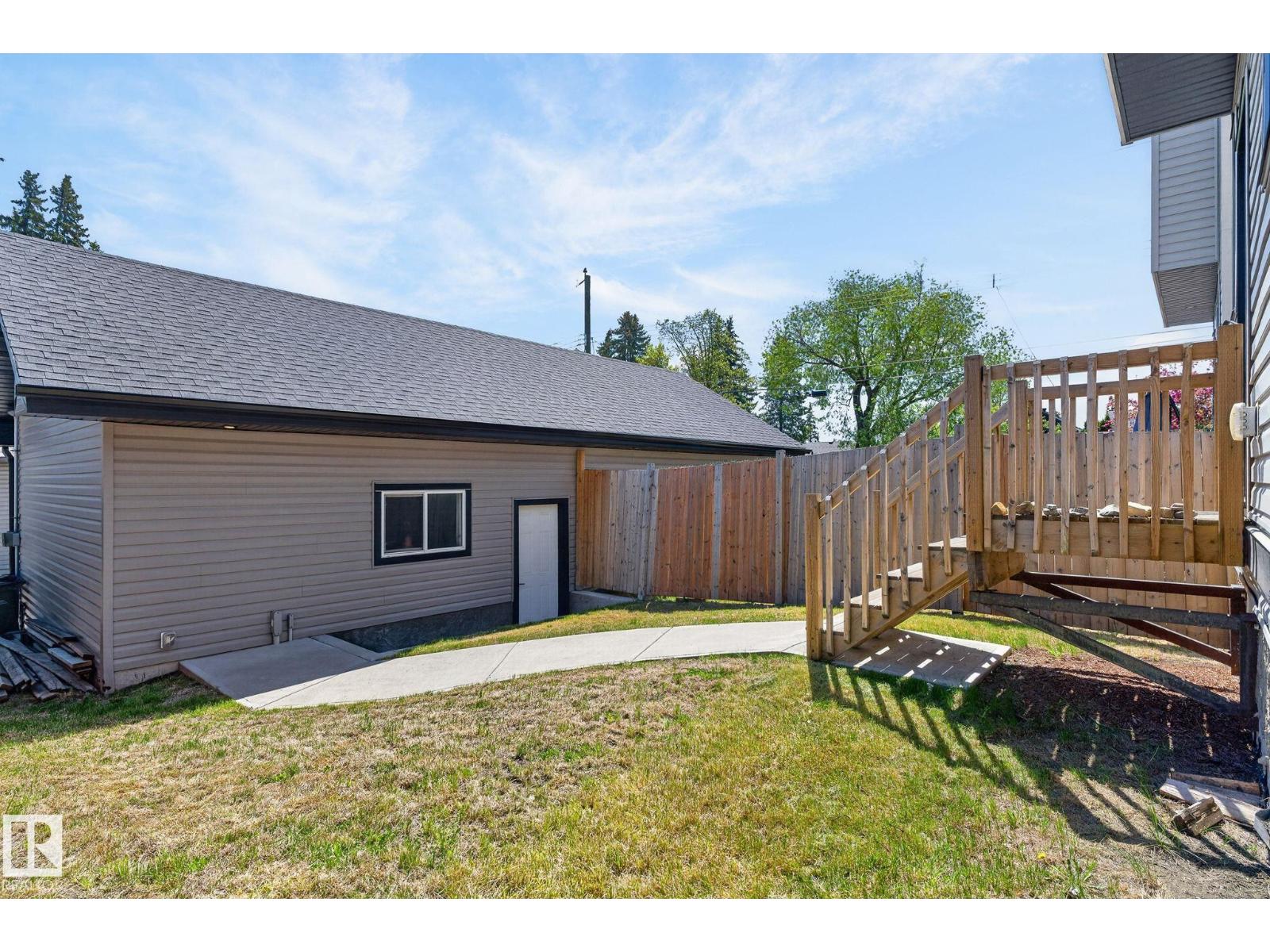 8809 148 ST NW