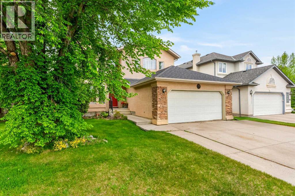 148 Sierra Madre Crescent SW, Calgary, Alberta  T3H 3G8 - Photo 2 - A2336216