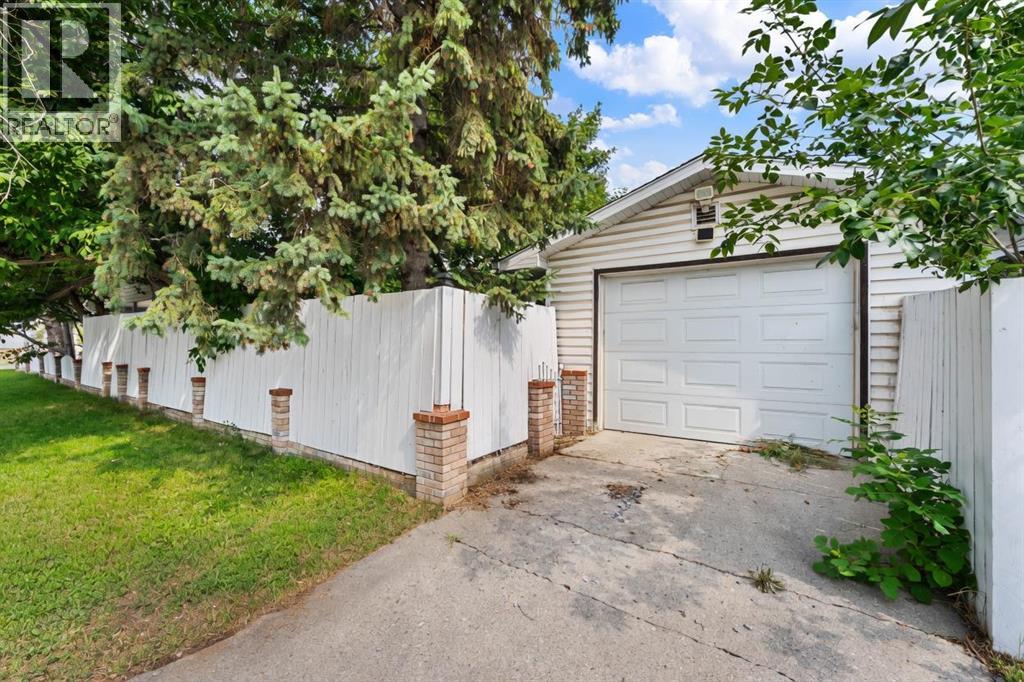 632 Foritana Road SE, Calgary, Alberta  T2A 2B9 - Photo 3 - A2336324