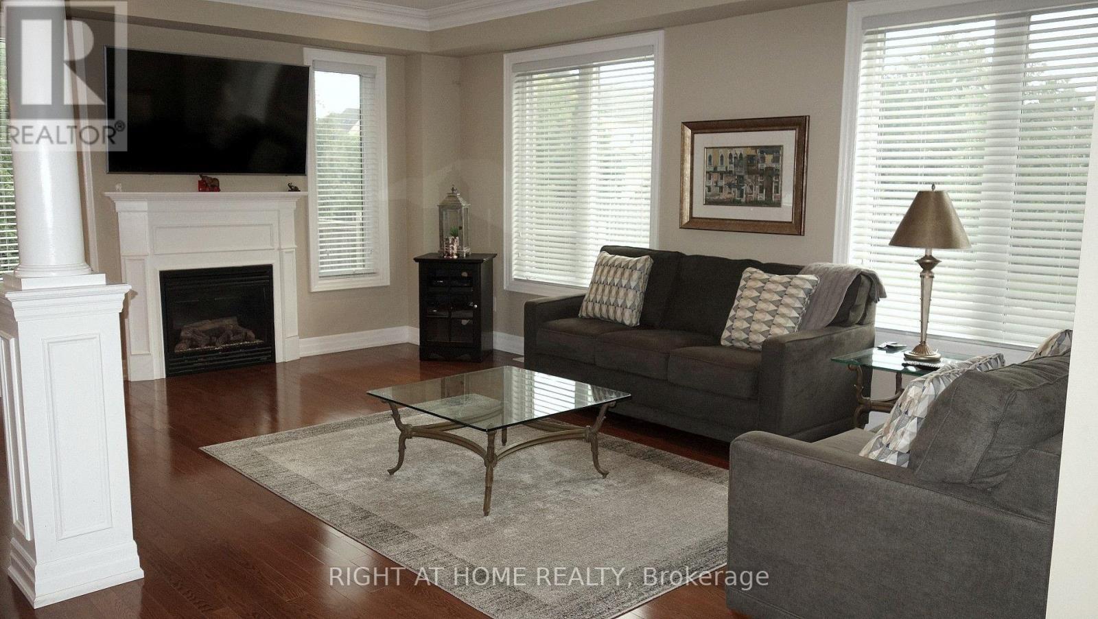 17 Bond Crescent, Richmond Hill, Ontario  L4E 3K2 - Photo 9 - N13685208
