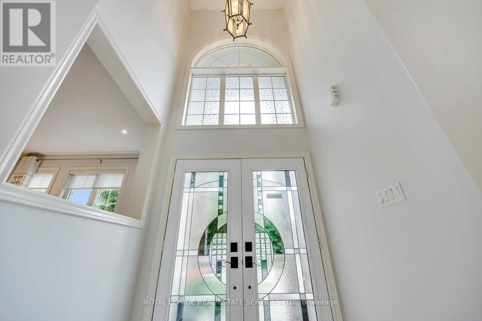 2249 Glazebrook Circle, Oakville, Ontario  L6M 5B5 - Photo 8 - W13686470