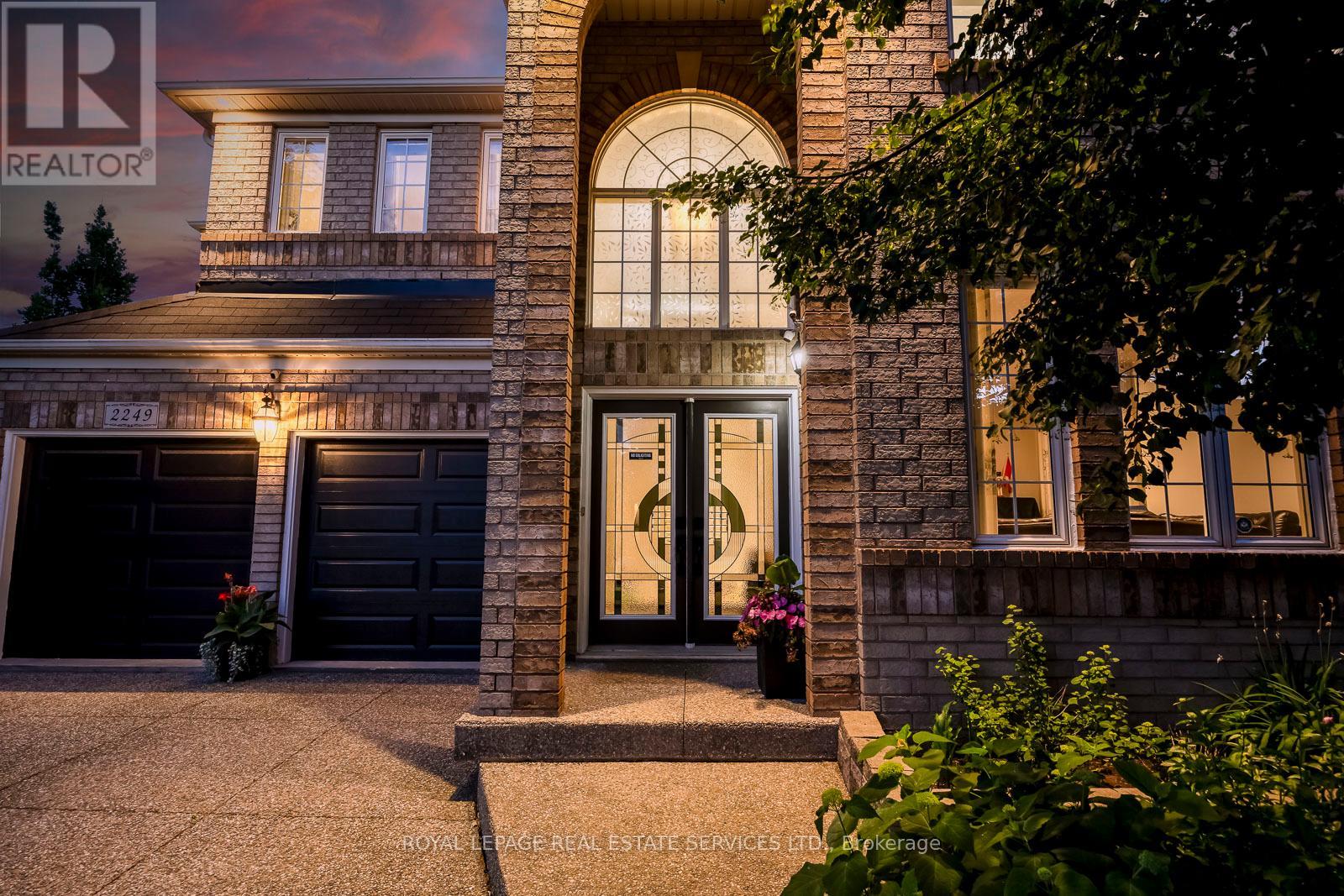 2249 Glazebrook Circle, Oakville, Ontario  L6M 5B5 - Photo 3 - W13686470