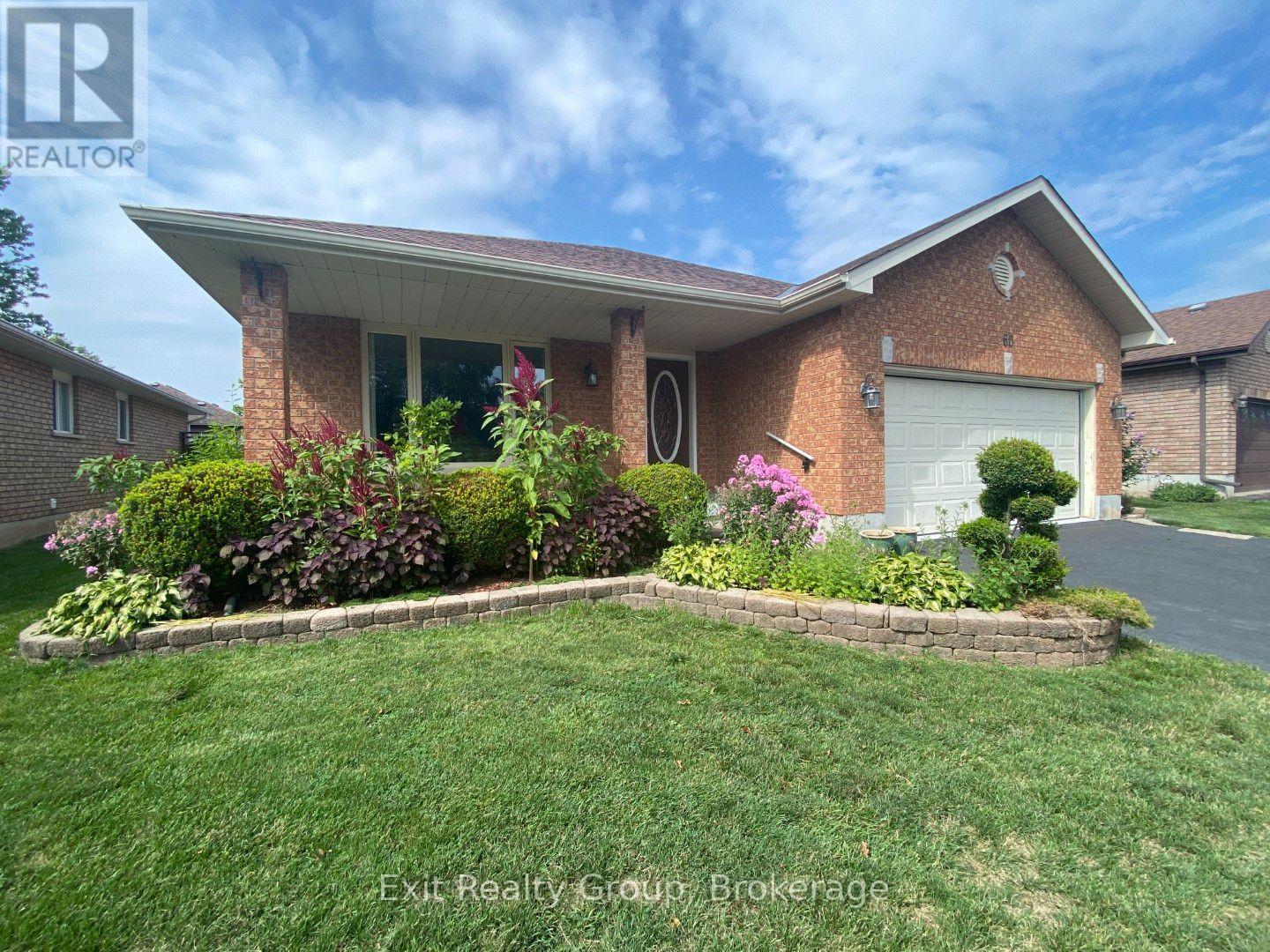 60 Oak Ridge Boulevard, Belleville, Ontario  K8N 5W2 - Photo 1 - X13689182