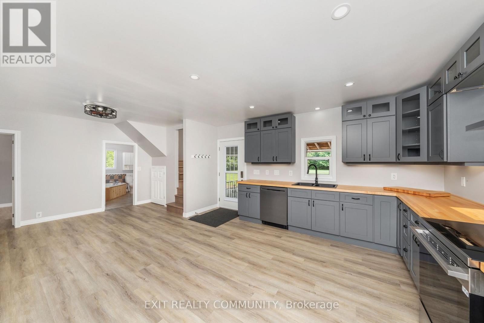 6594 James Street, Brooke-Alvinston, Ontario  N0N 1K0 - Photo 6 - X13689260