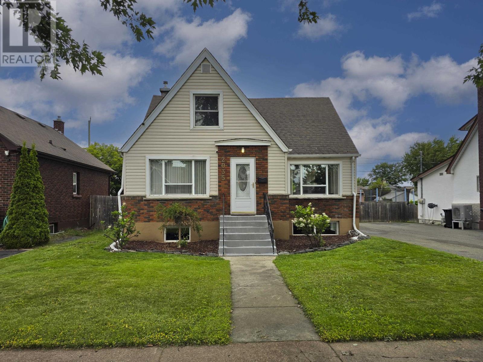 2035 Hamilton AVE, THUNDER BAY, Ontario