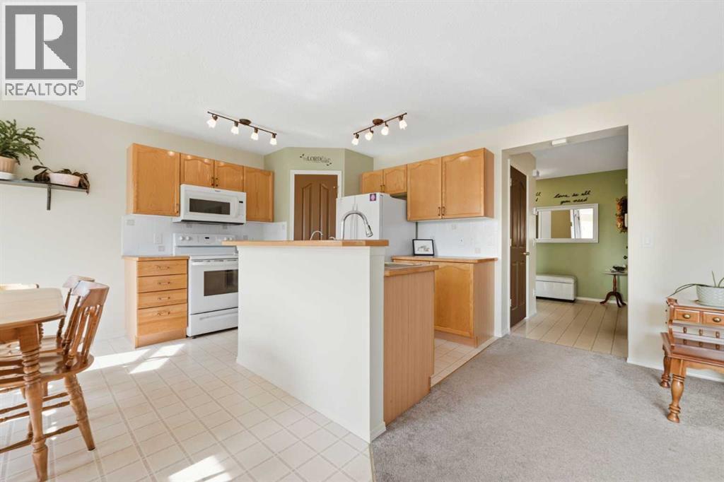 46 Somerside Place Sw, Calgary, Alberta  T2Y 3V3 - Photo 9 - A2314145