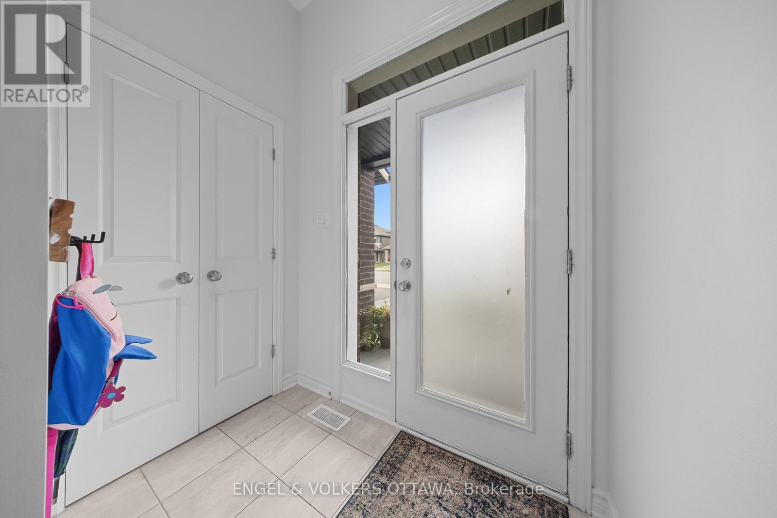 519 Borbridge Avenue, Ottawa, Ontario K4M 0J1 - Photo 2 - X13689282