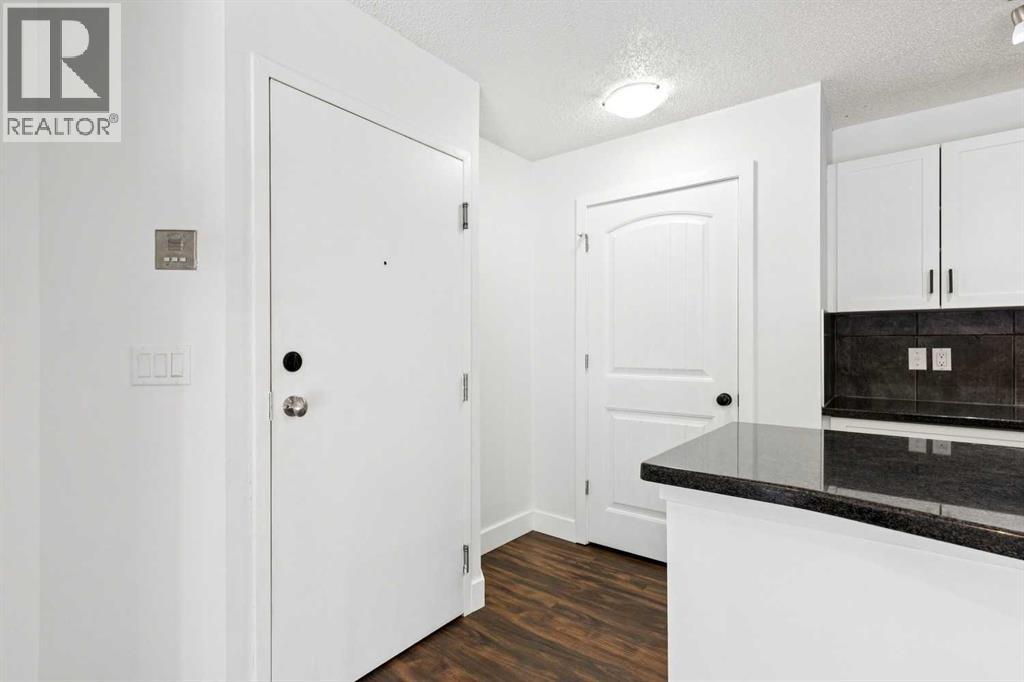 2, 219 Village Terrace SW, Calgary, Alberta  T3H 2L4 - Photo 4 - A2325948