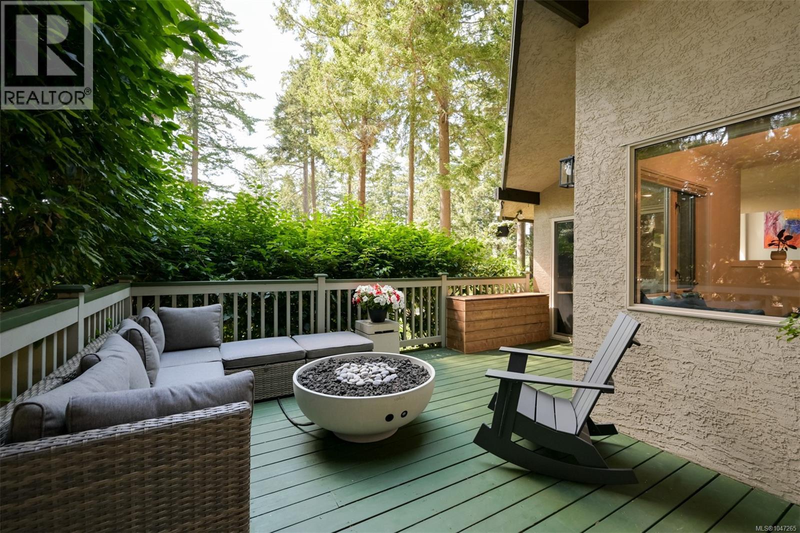 978 Fir Tree Glen, Saanich, British Columbia  V8X 5B7 - Photo 11 - 1047265