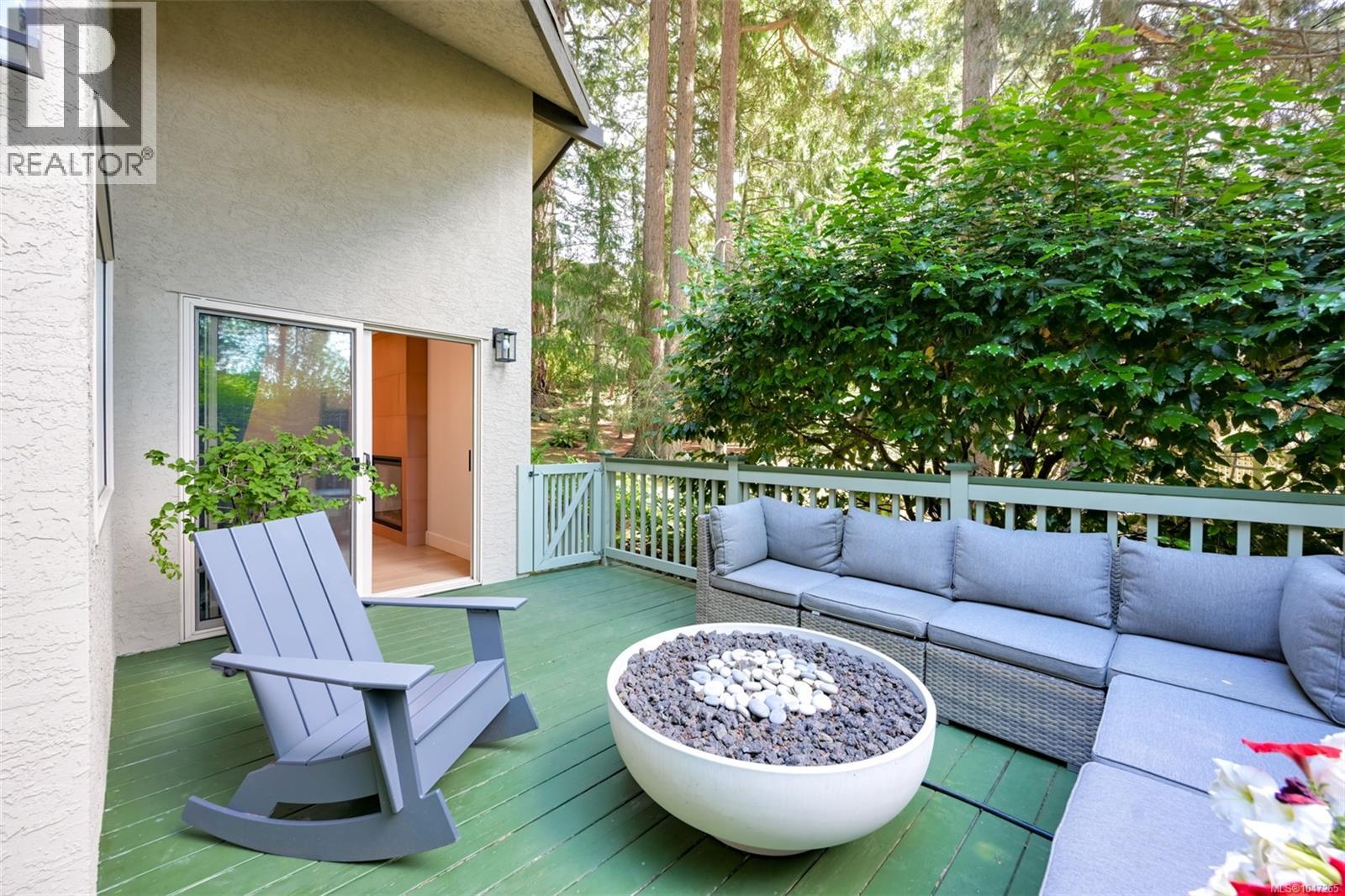 978 Fir Tree Glen, Saanich, British Columbia  V8X 5B7 - Photo 13 - 1047265