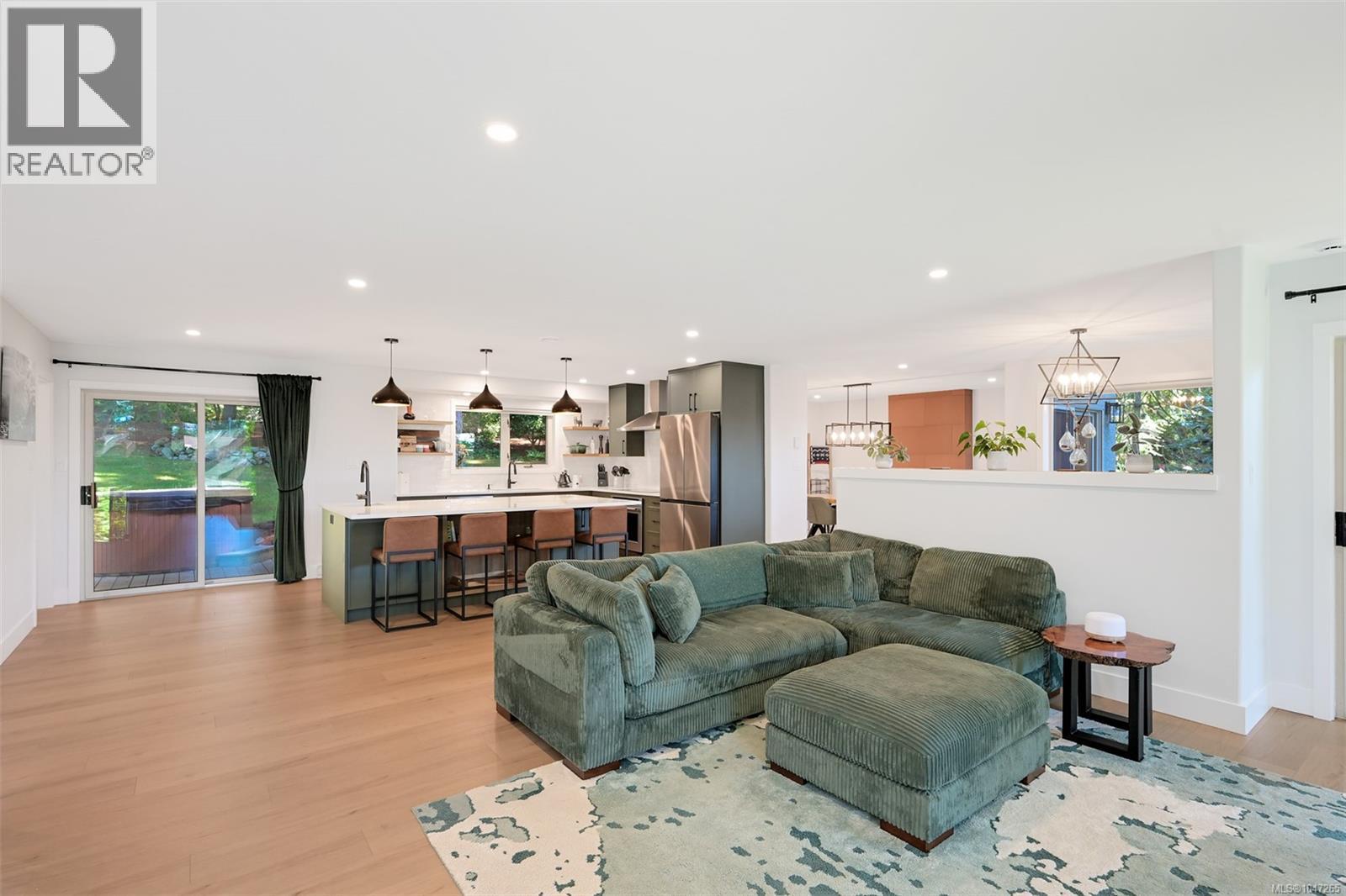 978 Fir Tree Glen, Saanich, British Columbia  V8X 5B7 - Photo 15 - 1047265