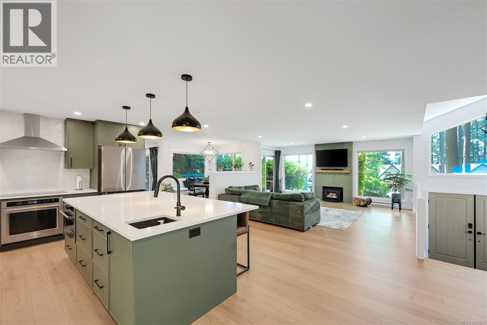 978 Fir Tree Glen, Saanich, British Columbia  V8X 5B7 - Photo 38 - 1047265